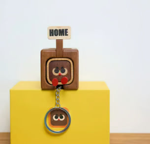 🔥Hot Selling:Creative Wooden Key Hooks with Funny Facial Expressions - Functional & Stylish Key