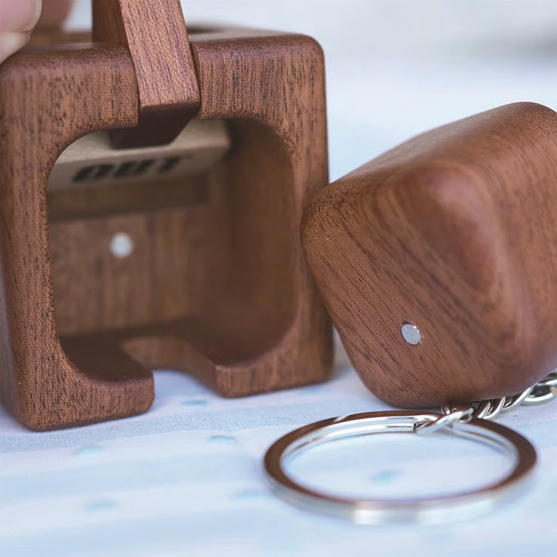 🔥Hot Selling:Creative Wooden Key Hooks with Funny Facial Expressions - Functional & Stylish Key